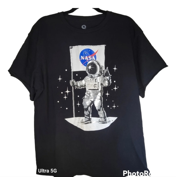 Akademiks NASA Astronaut Moon Landing Men’s Graphic T-Shirt Black Size XL - Picture 1 of 5